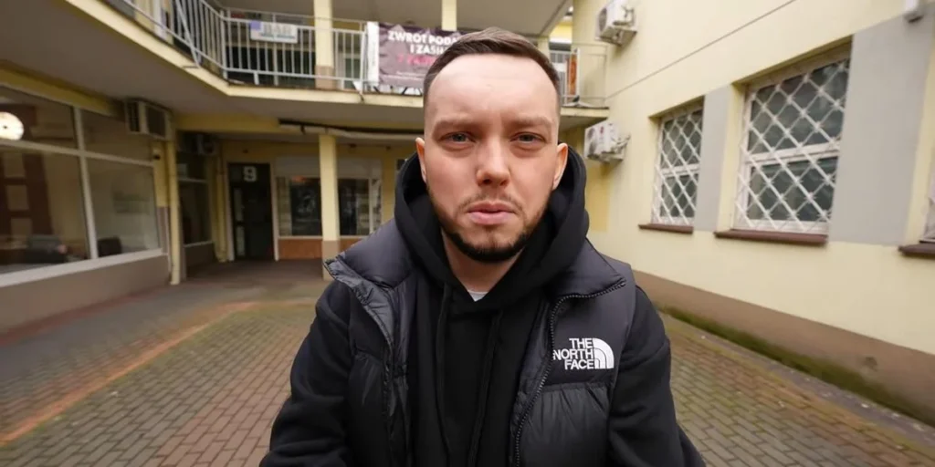 Książulo – kim jest znany Youtuber kulinarny Szymon Nyczke? Wiek i dziewczyna gwiazdora